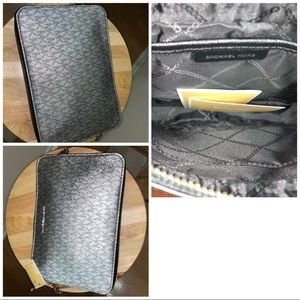 Micheal Kors Crossbody Bag